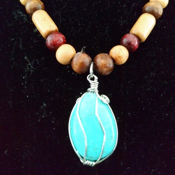 **CLEARANCE SALE** Southwest Style Necklace with Faux Turquoise Pendant - Picture 3 of 10